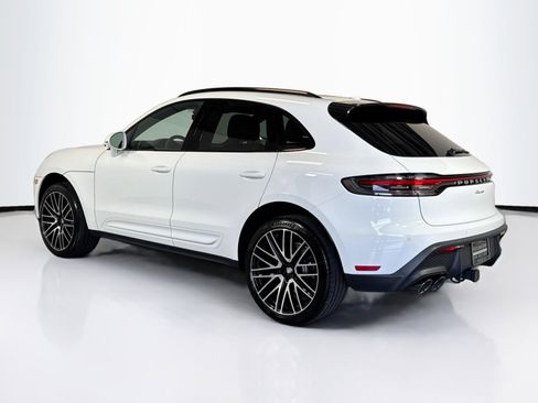 Certified 2025 Porsche Macan AWD/4WD image 3