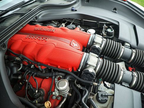 Used 2012 Ferrari California image 25