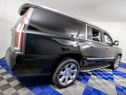 Used 2019 Cadillac Escalade ESV Luxury image 4
