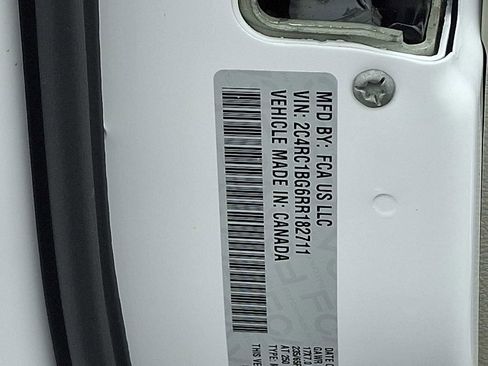 Used 2024 Chrysler Pacifica Touring-L image 25