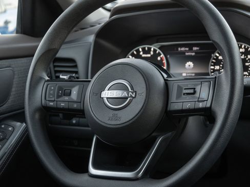 Used 2023 Nissan Rogue SV image 21