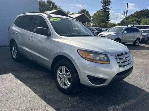Used 2011 Hyundai Santa Fe GLS image 4