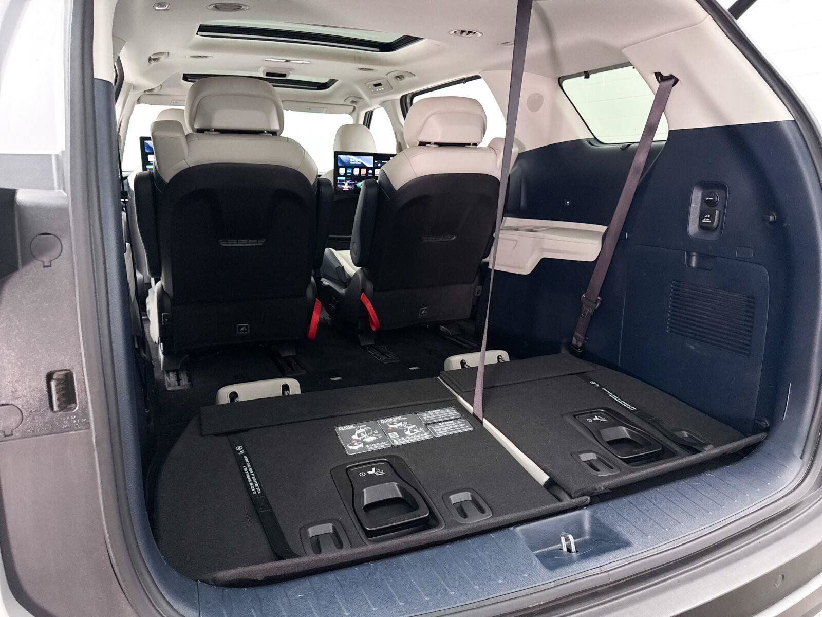 Certified 2025 Kia Carnival SX Prestige FWD image 35