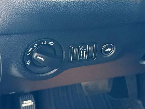 Used 2015 Dodge Challenger SRT Hellcat RWD image 11