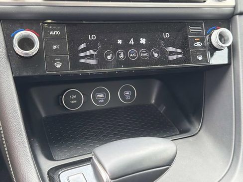 Used 2025 Genesis G70 2.5T AWD/4WD image 28