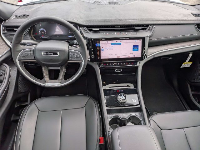 New 2027 Jeep Grand Cherokee Limited w/ Limited Altitude Package RWD image 17