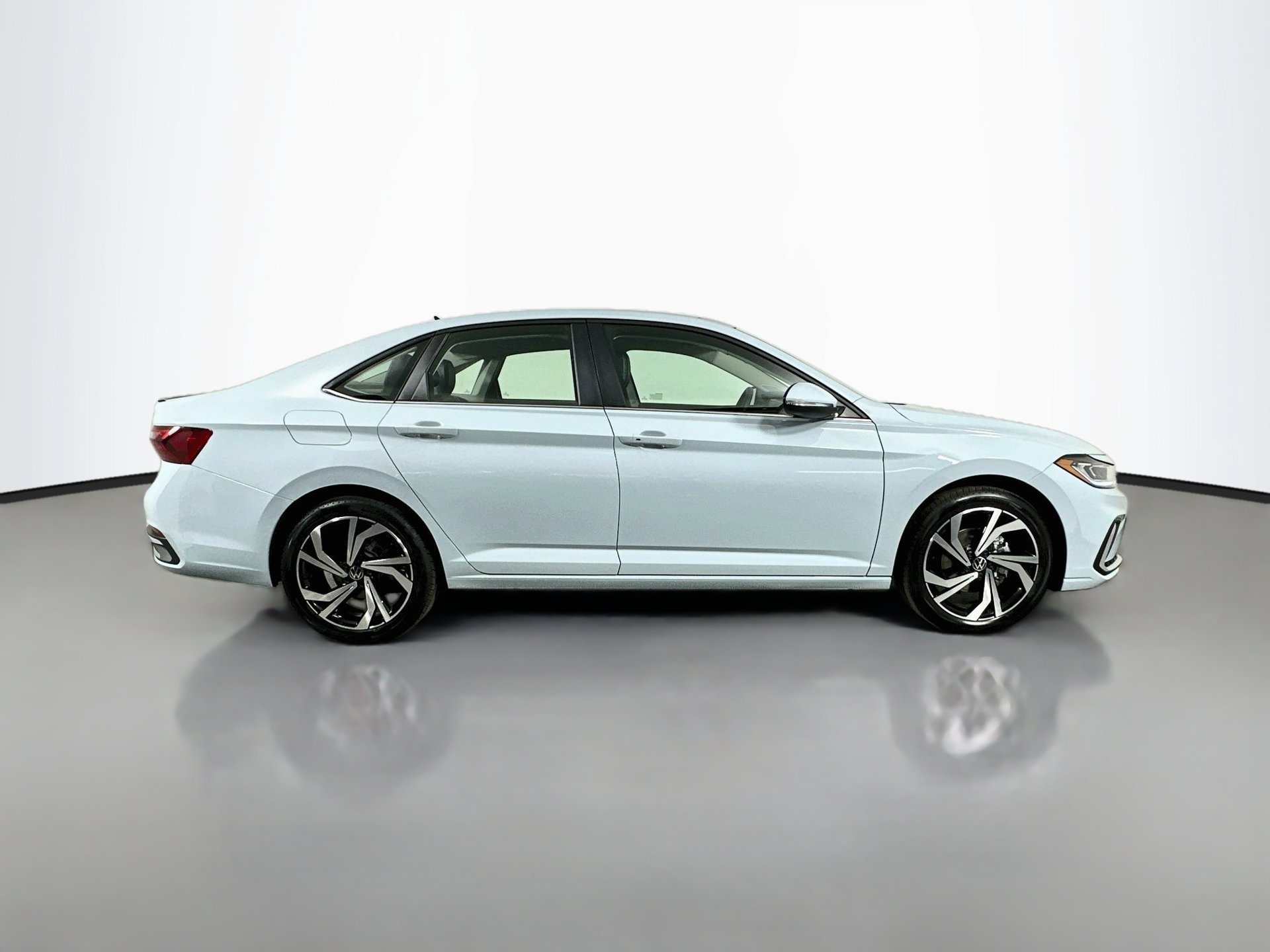 Certified 2026 Volkswagen Jetta SEL FWD image 4