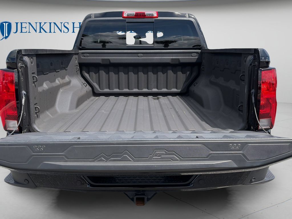 Used 2025 Chevrolet Colorado W/T w/ WT Custom Package RWD image 9