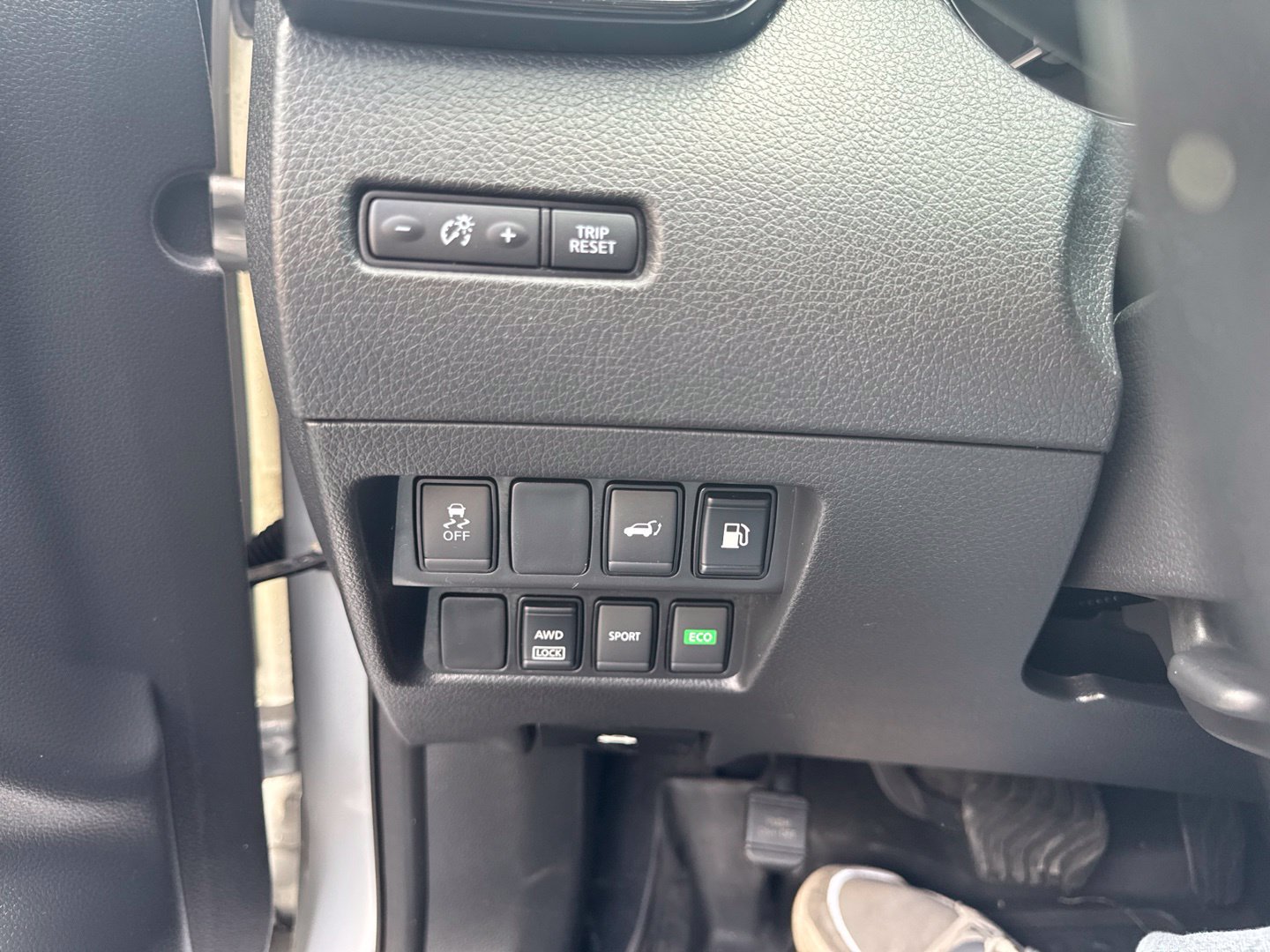 Used 2018 Nissan Rogue SV AWD/4WD image 20