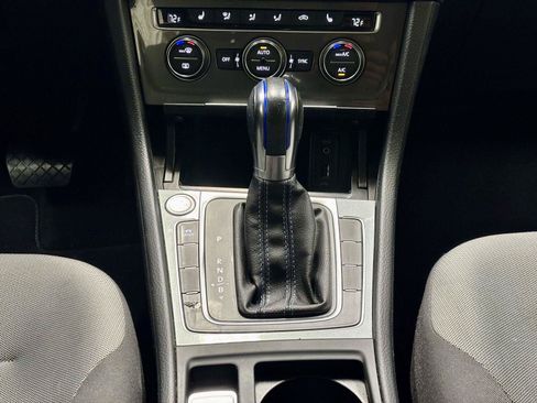 Used 2016 Volkswagen e-Golf SE FWD image 20