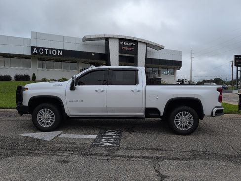 Used 2022 Chevrolet Silverado 2500 High Country w/ Z71 Off-Road Package image 2