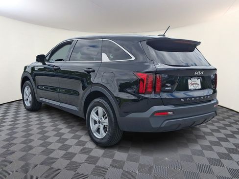 Used 2022 Kia Sorento LX AWD/4WD image 4