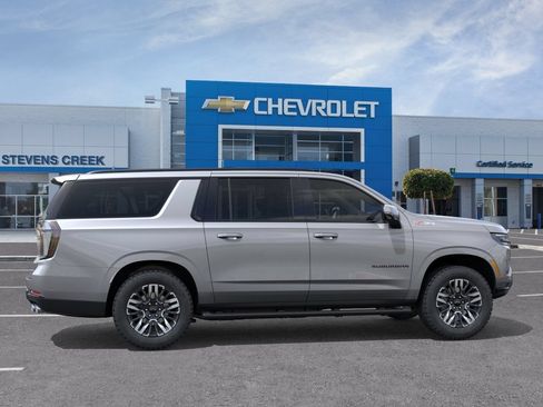New 2026 Chevrolet Suburban Z71 w/ Z71 Off-Road Package AWD/4WD image 3