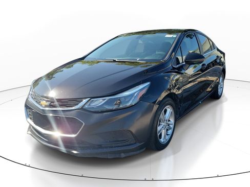 Used 2016 Chevrolet Cruze LT FWD image 3