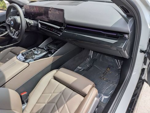 Used 2026 BMW 530i w/ M Sport Package RWD image 9