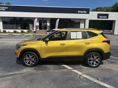 Used 2022 Kia Seltos SX w/ Sunroof Package AWD/4WD image 6