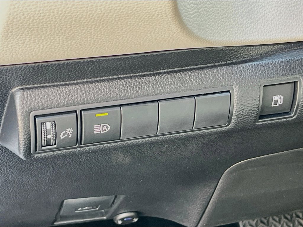 Used 2024 Toyota Corolla LE w/ LE Convenience Package FWD image 10