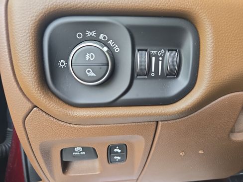 Used 2020 RAM 1500 Laramie RWD image 27