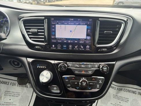Used 2019 Chrysler Pacifica Touring-L Plus w/ Advanced Safetytec Group FWD image 19