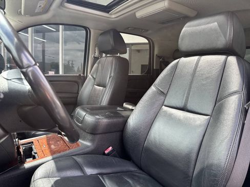 Used 2008 Chevrolet Tahoe LTZ w/ LTZ Preferred Equipment Group AWD/4WD image 26