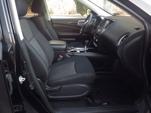 Used 2018 Nissan Pathfinder SV image 35