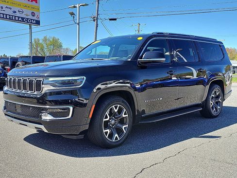 Used 2024 Jeep Wagoneer L Series III w/ Flexible Seating Group AWD/4WD image 3