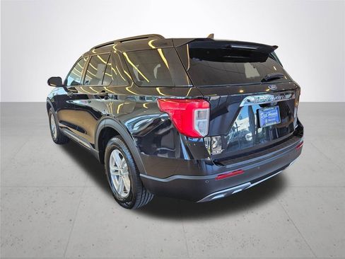 Used 2024 Ford Explorer XLT w/ Equipment Group 202A AWD/4WD image 10