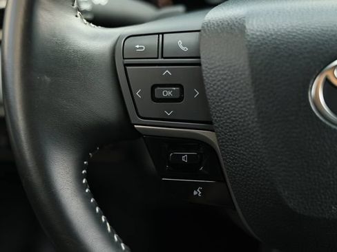 Used 2025 Toyota Camry SE FWD image 31