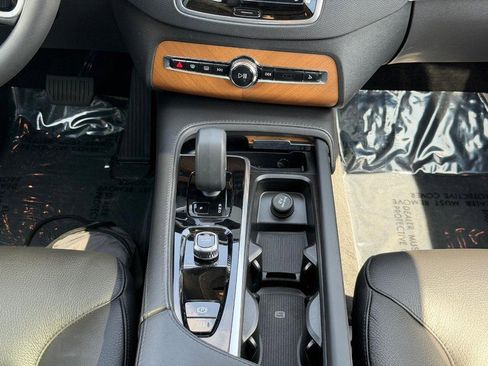 Certified 2023 Volvo XC90 B6 Plus w/ Protection Package Premier AWD/4WD image 15