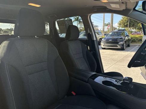 Used 2024 Nissan Rogue SV image 30