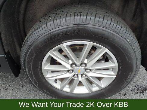 Used 2023 Chevrolet Traverse LT image 17