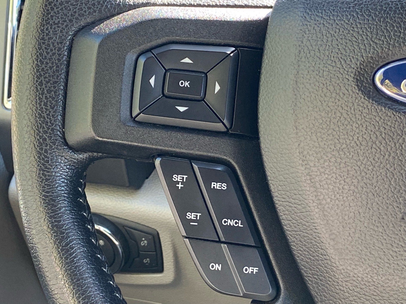 Used 2015 Ford F150 XLT w/ Equipment Group 302A Luxury AWD/4WD image 11