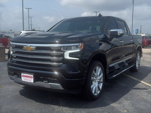 Certified 2025 Chevrolet Silverado 1500 High Country w/ High Country Premium Package AWD/4WD image 2