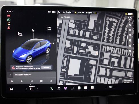 Used 2022 Tesla Model Y Long Range AWD/4WD image 25