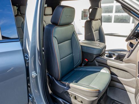 Used 2025 GMC Yukon AT4 w/ Premium Trailering Package AWD/4WD image 28