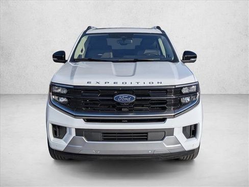 Used 2025 Ford Expedition Platinum AWD/4WD image 2