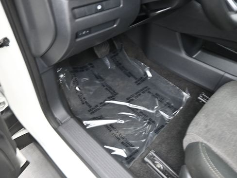 Used 2023 Nissan Rogue SV FWD image 11