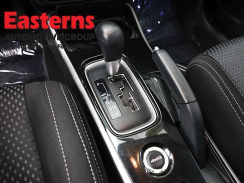 Used 2018 Mitsubishi Outlander ES AWD/4WD image 13