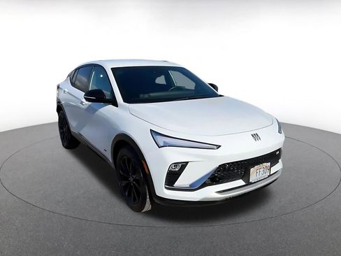 Used 2025 Buick Envista Sport Touring image 3