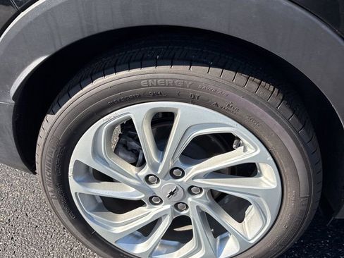 Used 2022 Chevrolet Bolt EUV LT w/ Comfort Package image 9