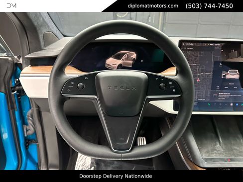 Used 2023 Tesla Model X image 22