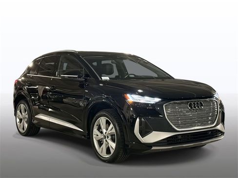 Used 2023 Audi Q4 e-tron Prestige w/ 20" Wheel Package image 9