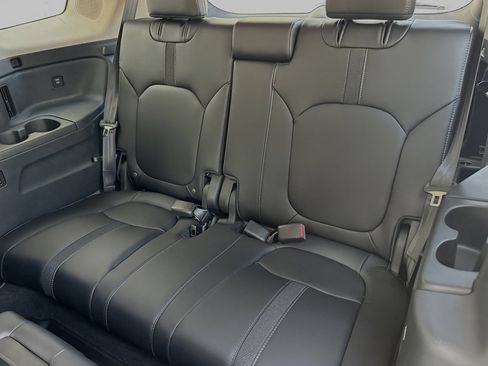 Certified 2025 Honda Pilot Touring image 17
