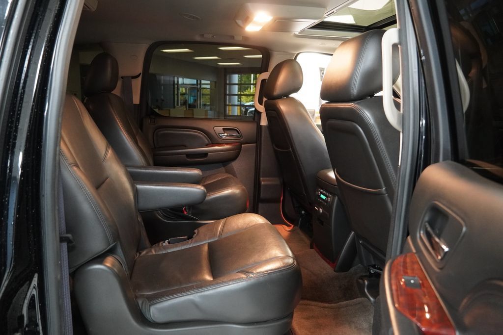 Used 2013 Cadillac Escalade ESV Premium AWD/4WD image 34