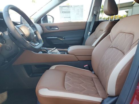 New 2026 Nissan Pathfinder Platinum image 18