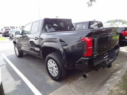 Used 2025 Toyota Tacoma SR5 AWD/4WD image 6