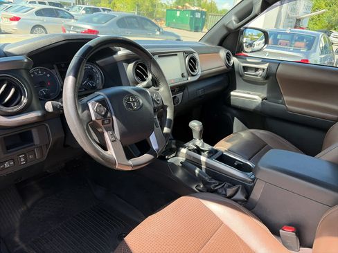 Used 2019 Toyota Tacoma Limited AWD/4WD image 8