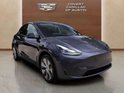 Used 2023 Tesla Model Y AWD image 6