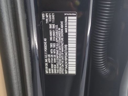 Certified 2023 Porsche Cayenne Platinum Edition image 29