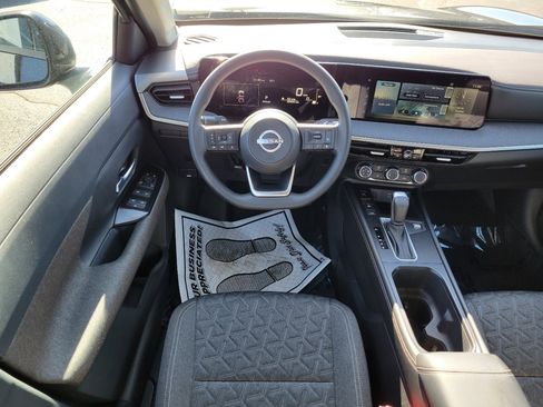 Certified 2025 Nissan Kicks SV image 10